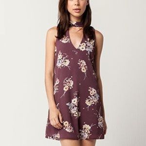 Socialite Sleeveless Choker Neck Floral Mini Dress Plum Purple Large